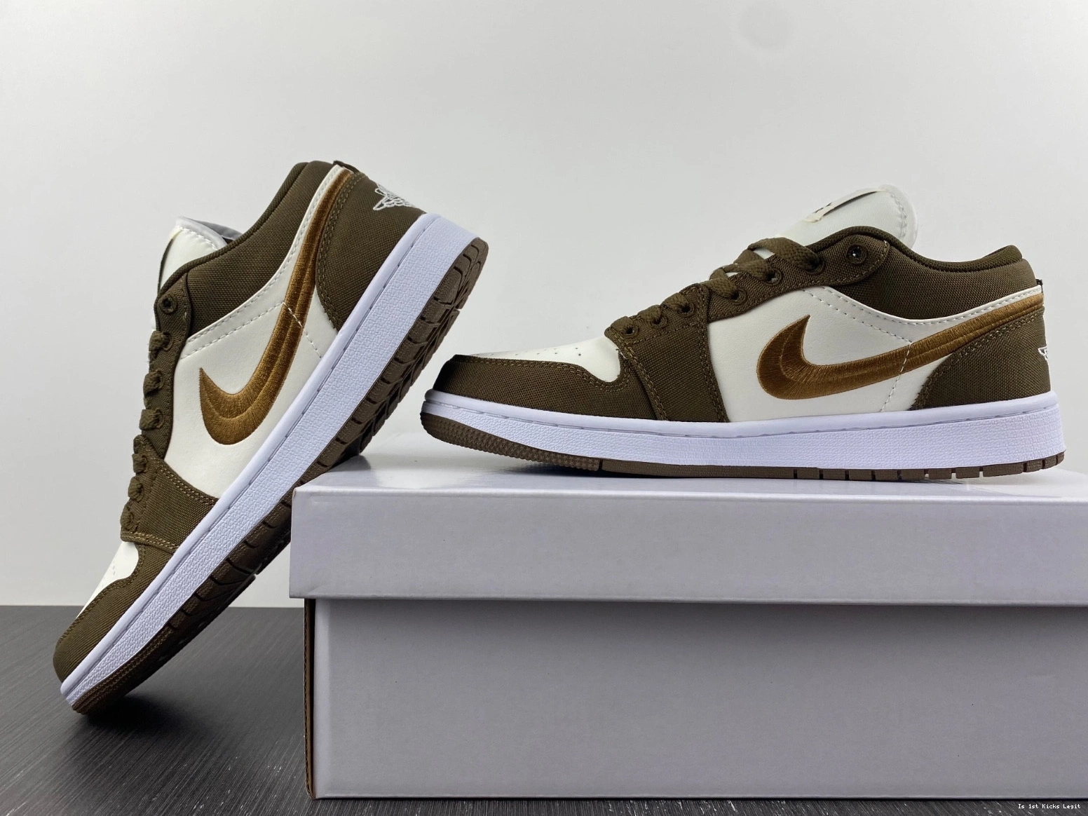 Jordan - (W) Olive Light DV0426-301 Low 1 SE 0920